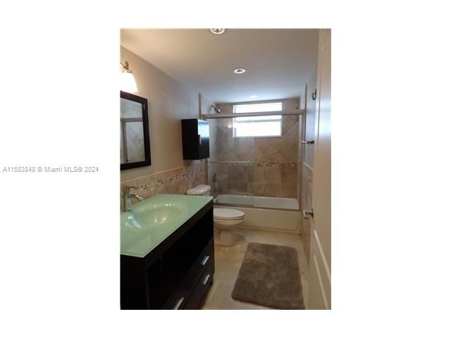 Active With Contract: $2,000 (1 beds, 1 baths, 612 Square Feet)