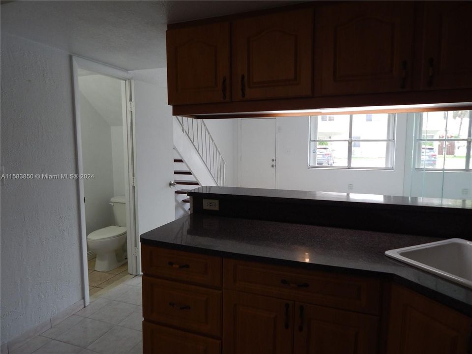 Recently Rented: $2,550 (3 beds, 1 baths, 818 Square Feet)