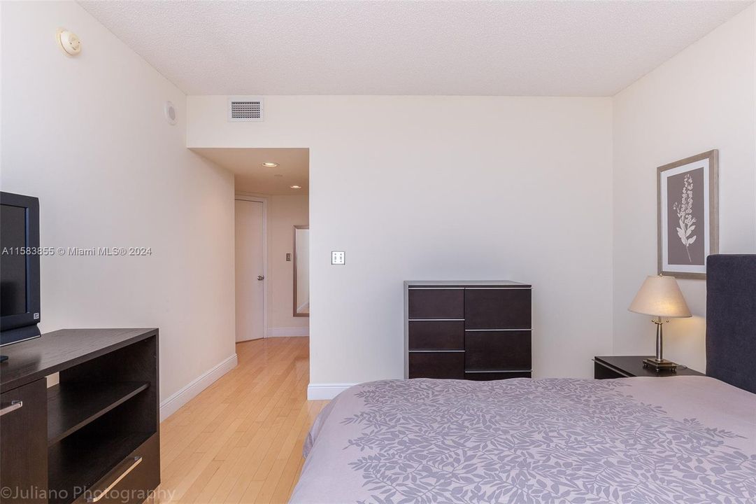 For Rent: $5,200 (2 beds, 2 baths, 1262 Square Feet)