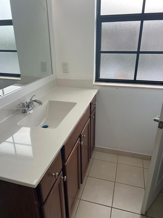 Recently Rented: $2,950 (2 beds, 2 baths, 1441 Square Feet)