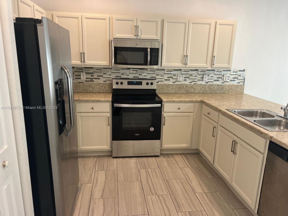 Recently Rented: $2,950 (2 beds, 2 baths, 1441 Square Feet)