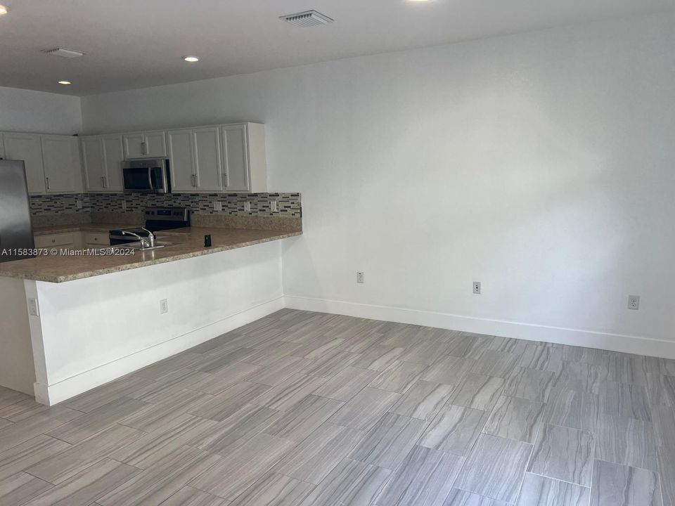 Recently Rented: $2,950 (2 beds, 2 baths, 1441 Square Feet)