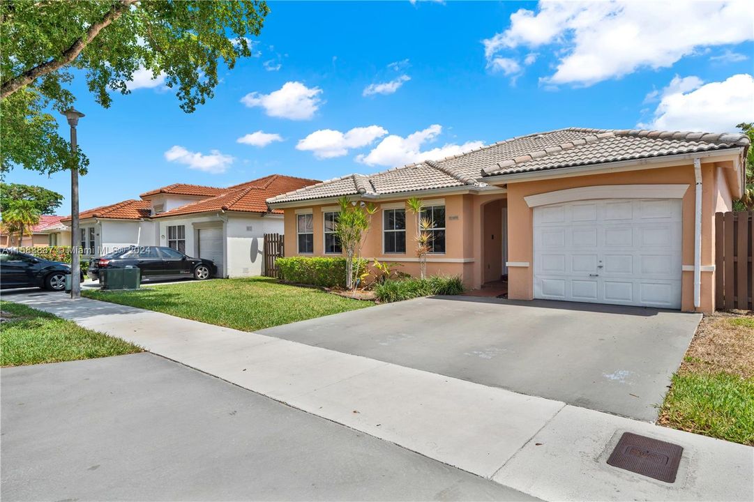 Recently Sold: $580,000 (3 beds, 2 baths, 1528 Square Feet)