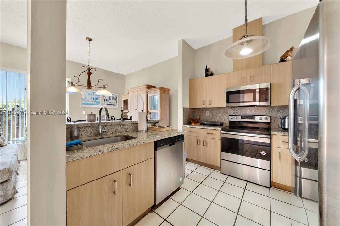 Recently Sold: $580,000 (3 beds, 2 baths, 1528 Square Feet)