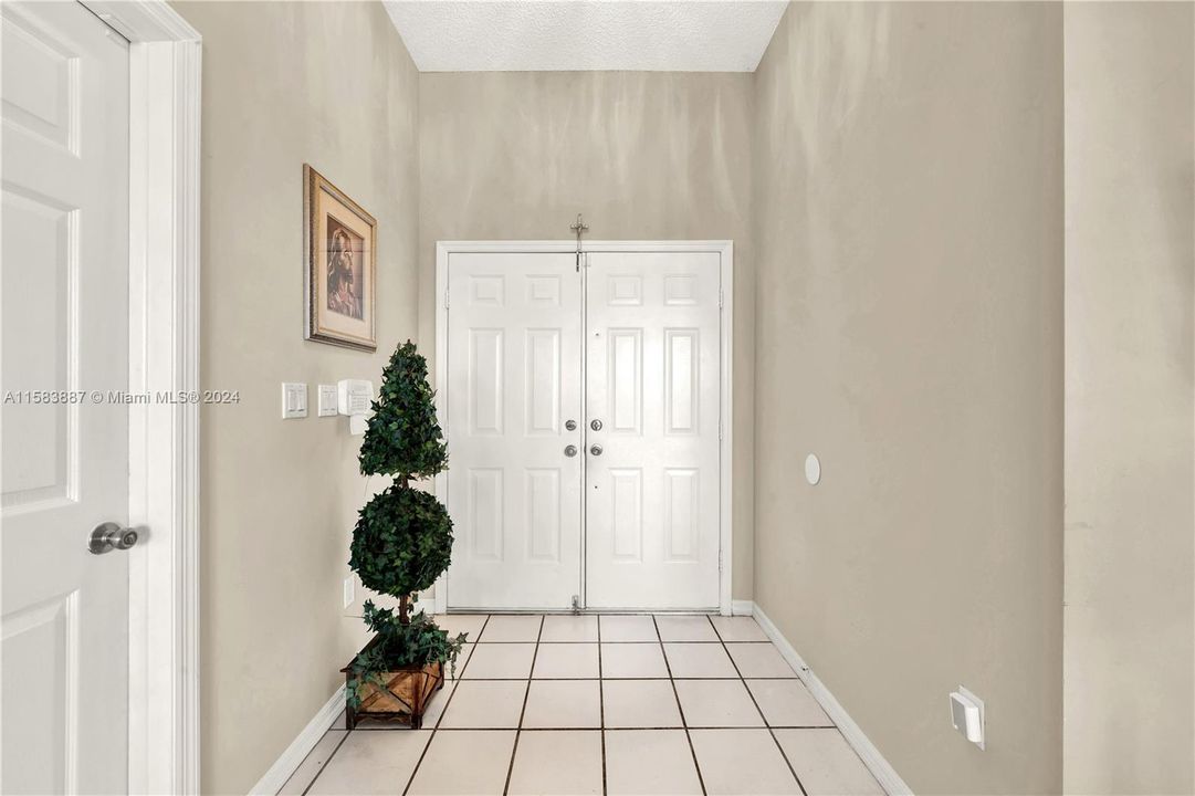 Recently Sold: $580,000 (3 beds, 2 baths, 1528 Square Feet)