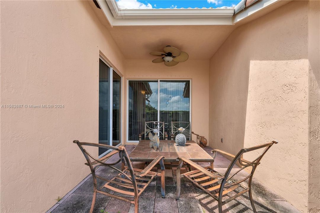 Recently Sold: $580,000 (3 beds, 2 baths, 1528 Square Feet)