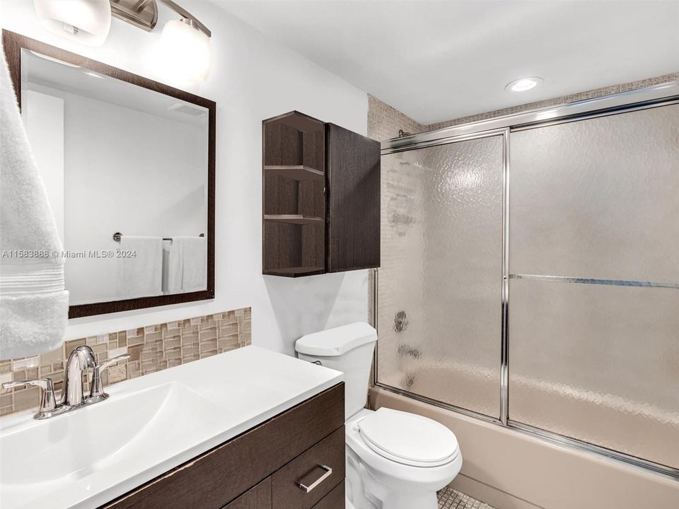 В аренду: $3,600 (3 спален, 2 ванн, 1380 Квадратных фут)