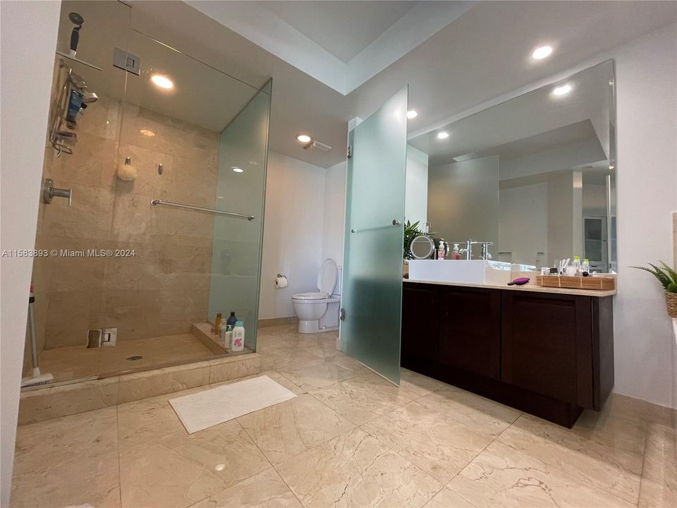 出租: $5,400 (3 贝兹, 2 浴室, 1461 平方英尺)