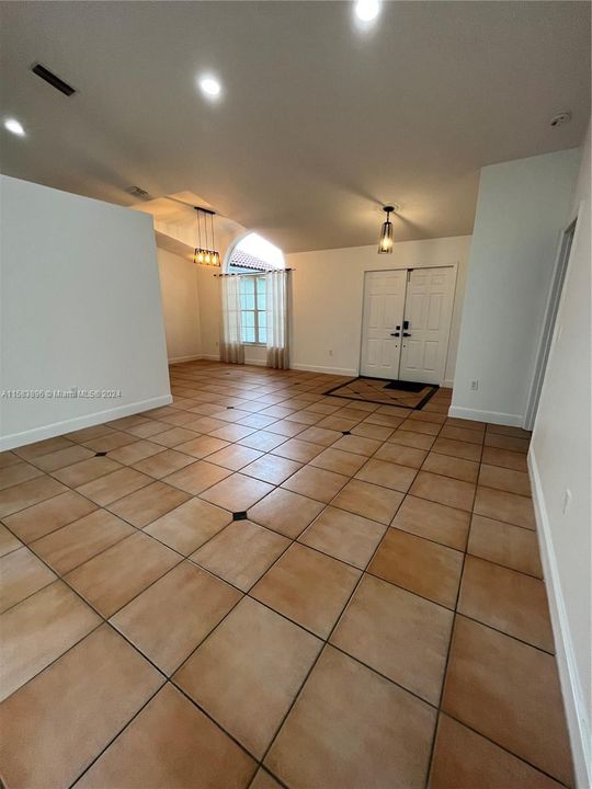 For Rent: $3,800 (3 beds, 2 baths, 1790 Square Feet)