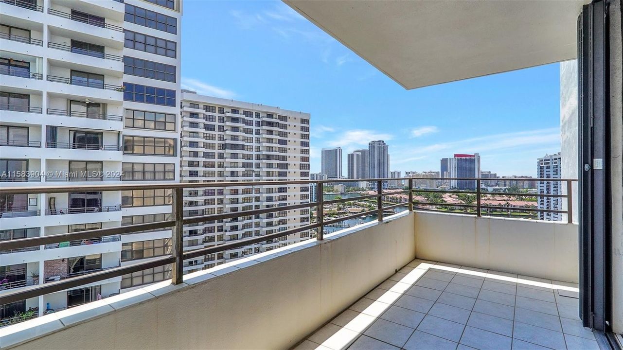 For Sale: $375,000 (1 beds, 2 baths, 1400 Square Feet)