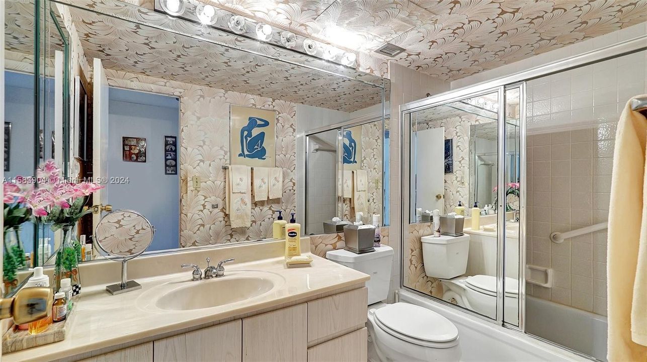 待售: $375,000 (1 贝兹, 2 浴室, 1400 平方英尺)