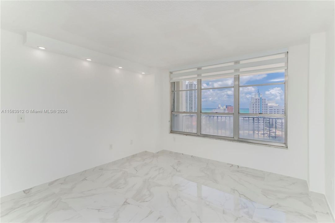 For Sale: $675,000 (1 beds, 1 baths, 820 Square Feet)