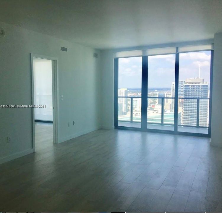 For Rent: $5,050 (2 beds, 2 baths, 1362 Square Feet)