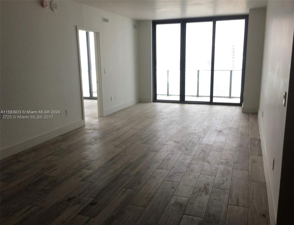 For Rent: $5,050 (2 beds, 2 baths, 1362 Square Feet)