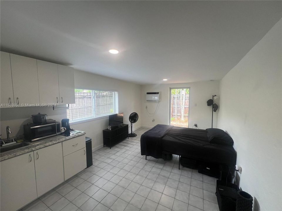 For Rent: $1,500 (0 beds, 1 baths, 400 Square Feet)