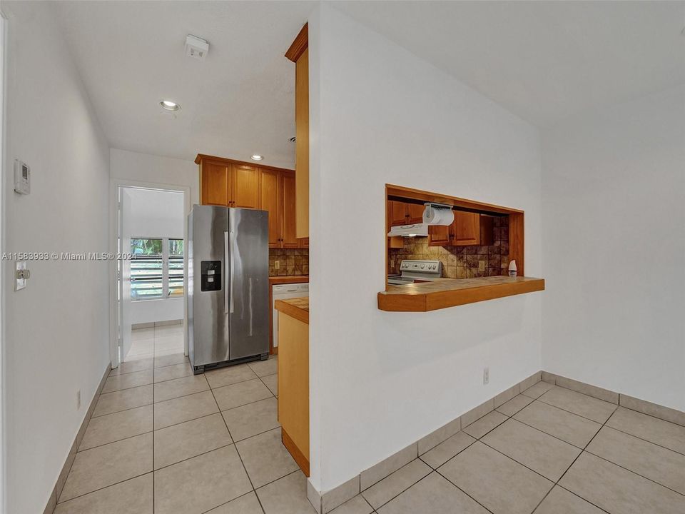 Active With Contract: $2,750 (3 beds, 2 baths, 1241 Square Feet)