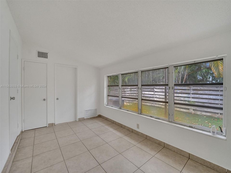 Active With Contract: $2,750 (3 beds, 2 baths, 1241 Square Feet)
