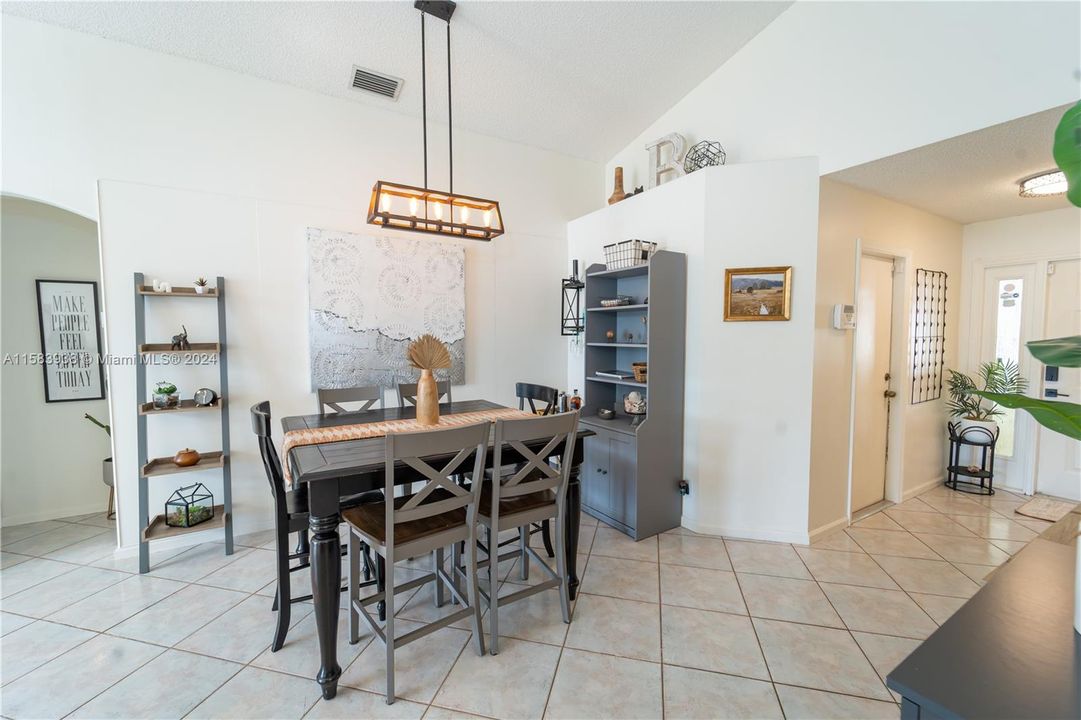 For Sale: $580,000 (3 beds, 2 baths, 1668 Square Feet)