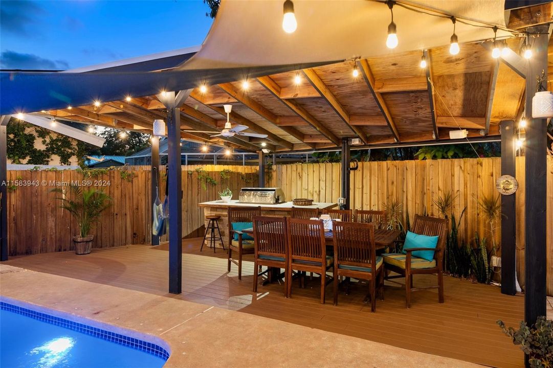 Vendido Recientemente: $695,000 (4 camas, 3 baños, 1868 Pies cuadrados)