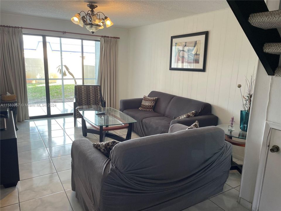 Active With Contract: $3,500 (4 beds, 2 baths, 2100 Square Feet)
