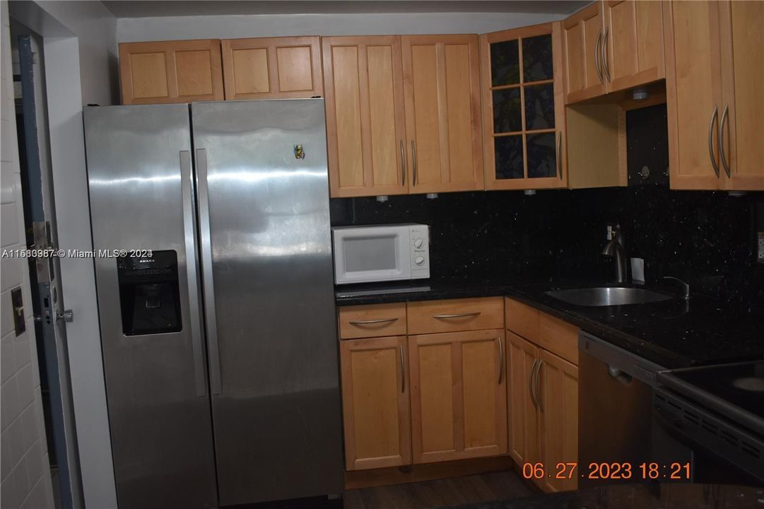 For Rent: $2,150 (2 beds, 2 baths, 1070 Square Feet)