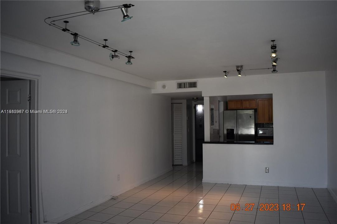 For Rent: $2,150 (2 beds, 2 baths, 1070 Square Feet)