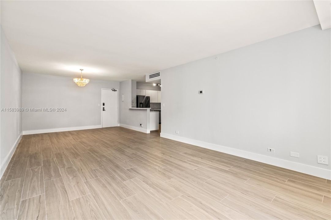 For Rent: $4,700 (2 beds, 2 baths, 1061 Square Feet)