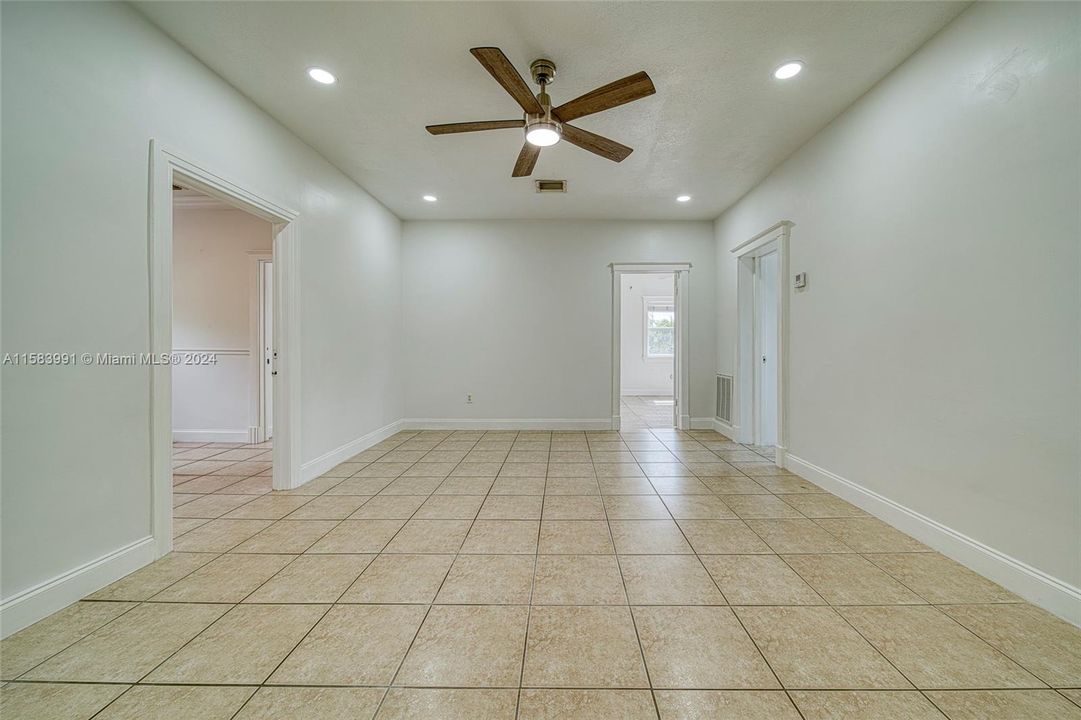 For Rent: $2,999 (2 beds, 2 baths, 1110 Square Feet)