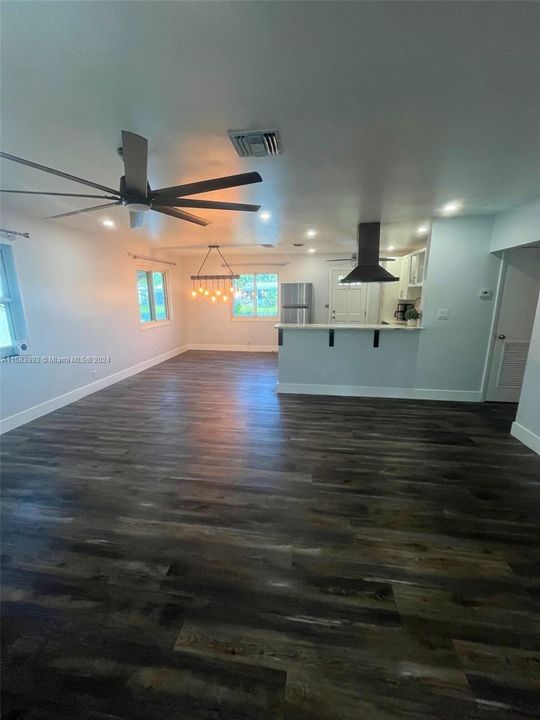 Active With Contract: $2,600 (2 beds, 2 baths, 1080 Square Feet)