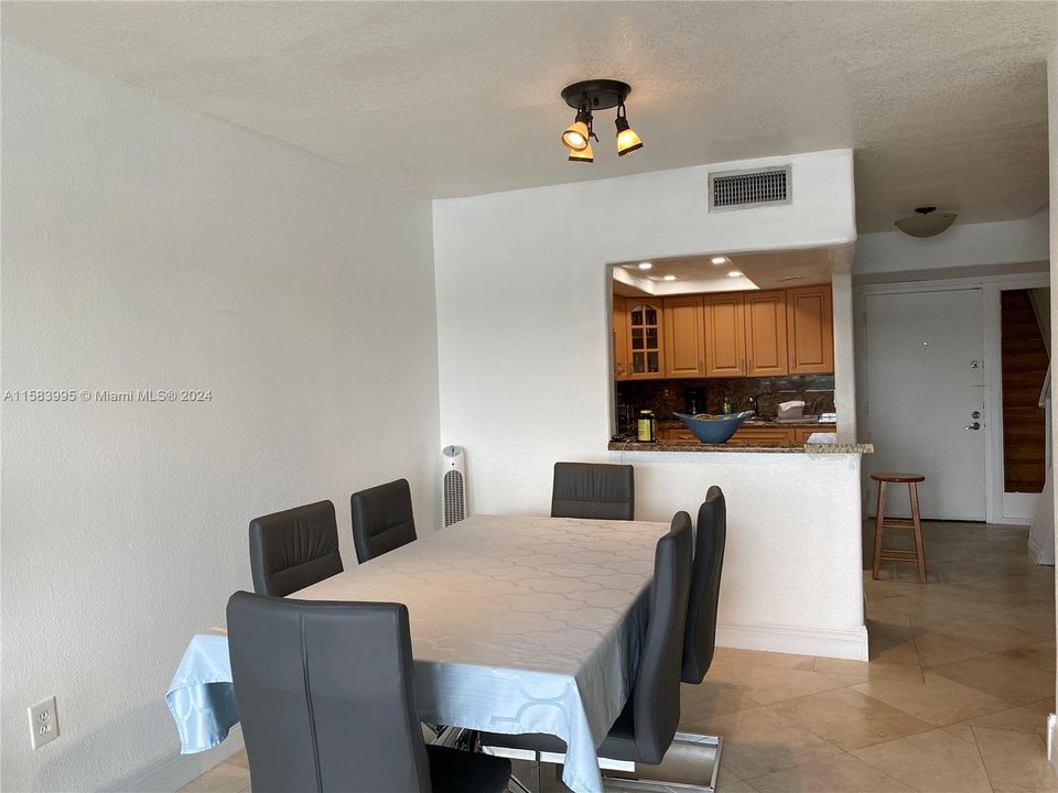Recently Rented: $2,200 (1 beds, 1 baths, 1125 Square Feet)