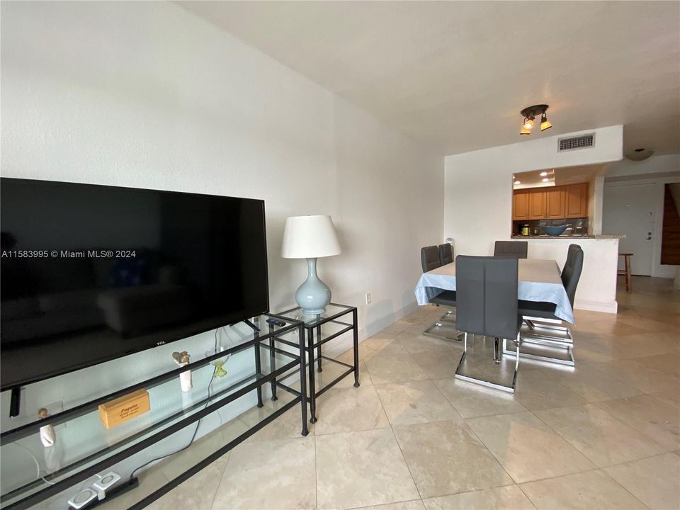 Active With Contract: $2,200 (1 beds, 1 baths, 1125 Square Feet)