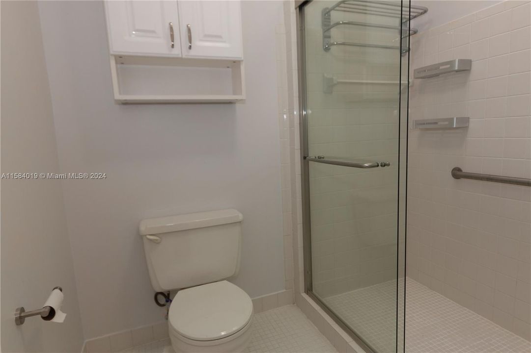 Active With Contract: $2,850 (2 beds, 1 baths, 1173 Square Feet)