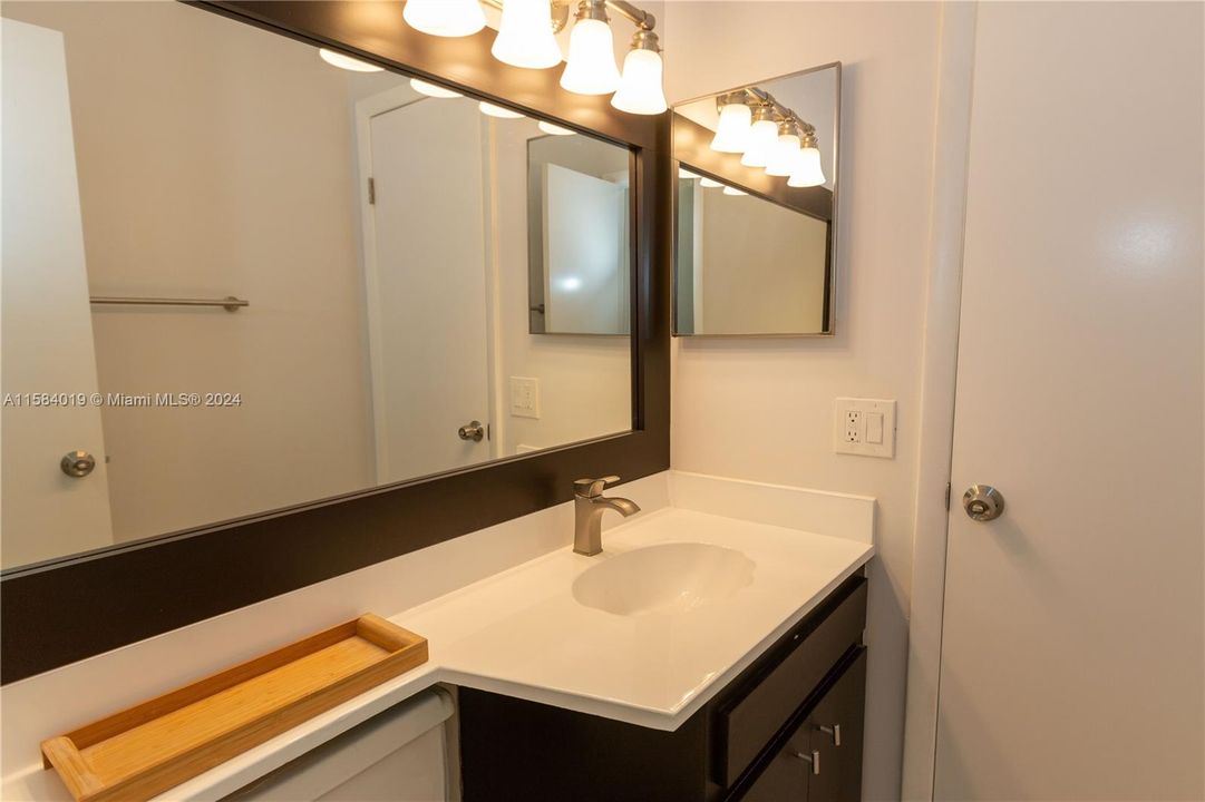 Active With Contract: $2,850 (2 beds, 1 baths, 1173 Square Feet)