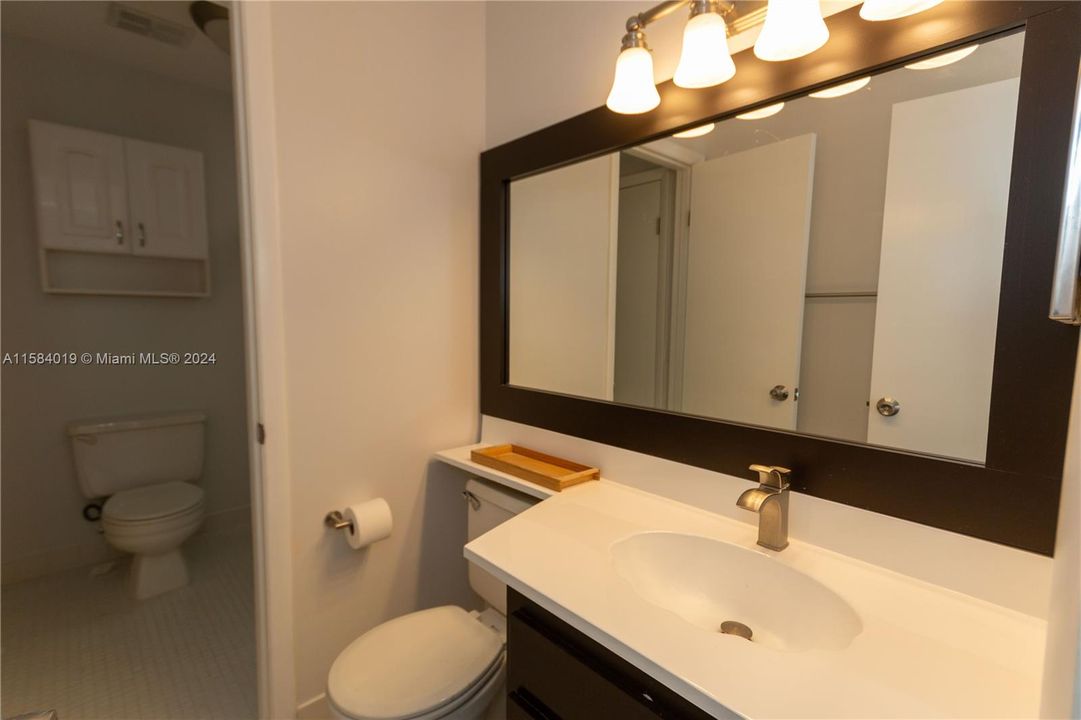 Active With Contract: $2,850 (2 beds, 1 baths, 1173 Square Feet)