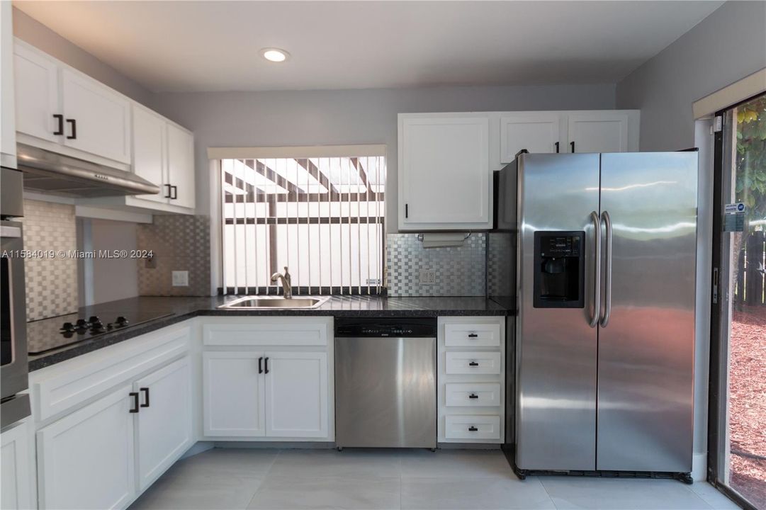 Active With Contract: $2,850 (2 beds, 1 baths, 1173 Square Feet)