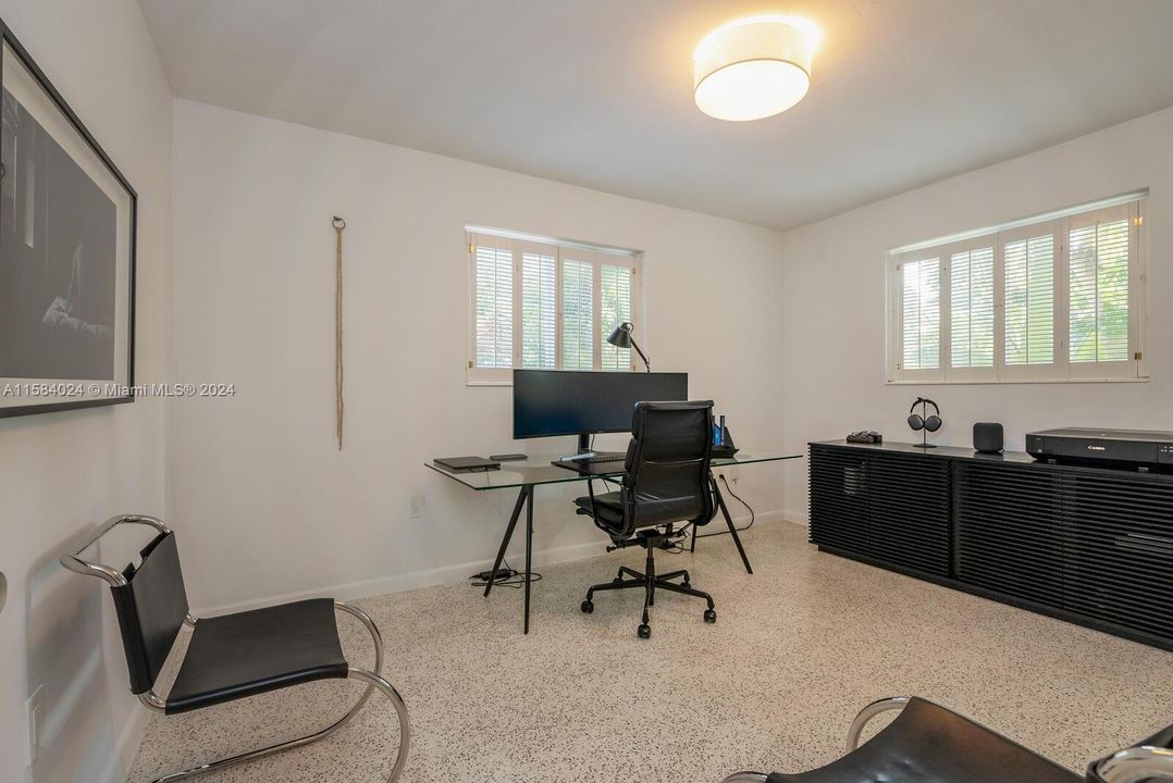 Active With Contract: $5,800 (2 beds, 2 baths, 1320 Square Feet)