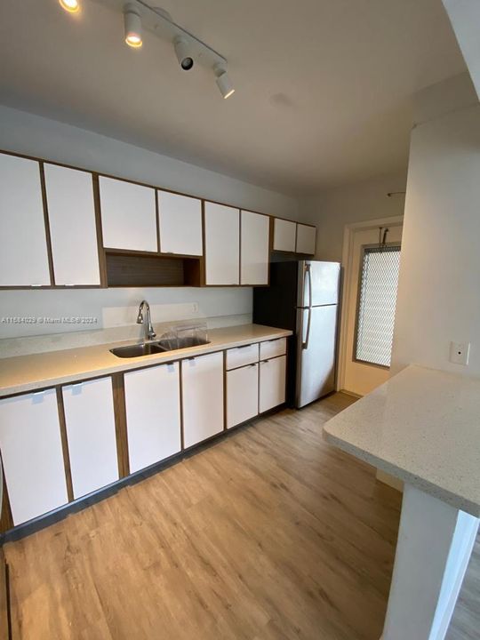 For Sale: $279,900 (2 beds, 2 baths, 960 Square Feet)
