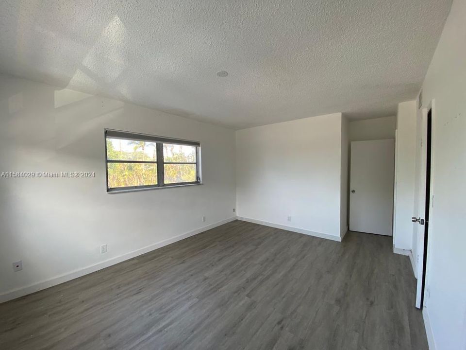 For Sale: $279,900 (2 beds, 2 baths, 960 Square Feet)