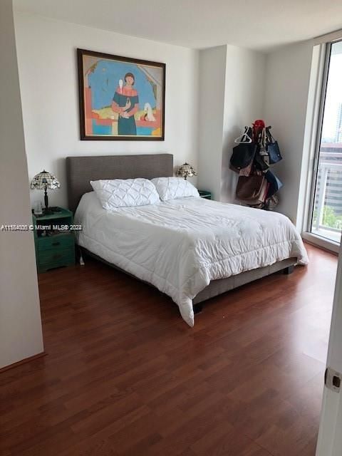 For Rent: $3,100 (1 beds, 1 baths, 825 Square Feet)