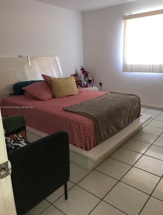 Activo con contrato: $295,000 (2 camas, 2 baños, 1114 Pies cuadrados)