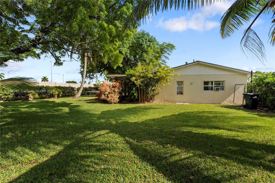 Active With Contract: $675,000 (3 beds, 2 baths, 1196 Square Feet)