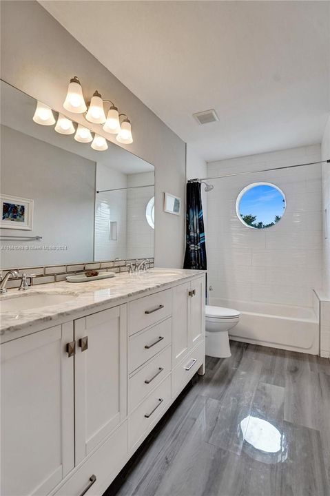 Active With Contract: $796,000 (4 beds, 2 baths, 2525 Square Feet)