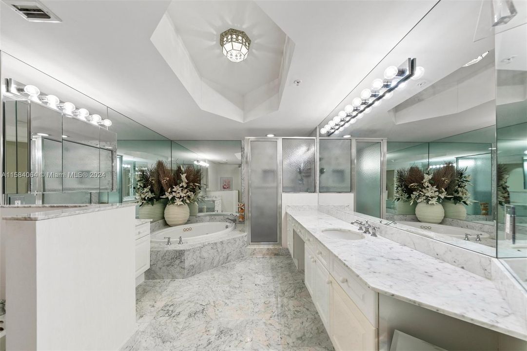 待售: $1,075,000 (2 贝兹, 2 浴室, 2025 平方英尺)