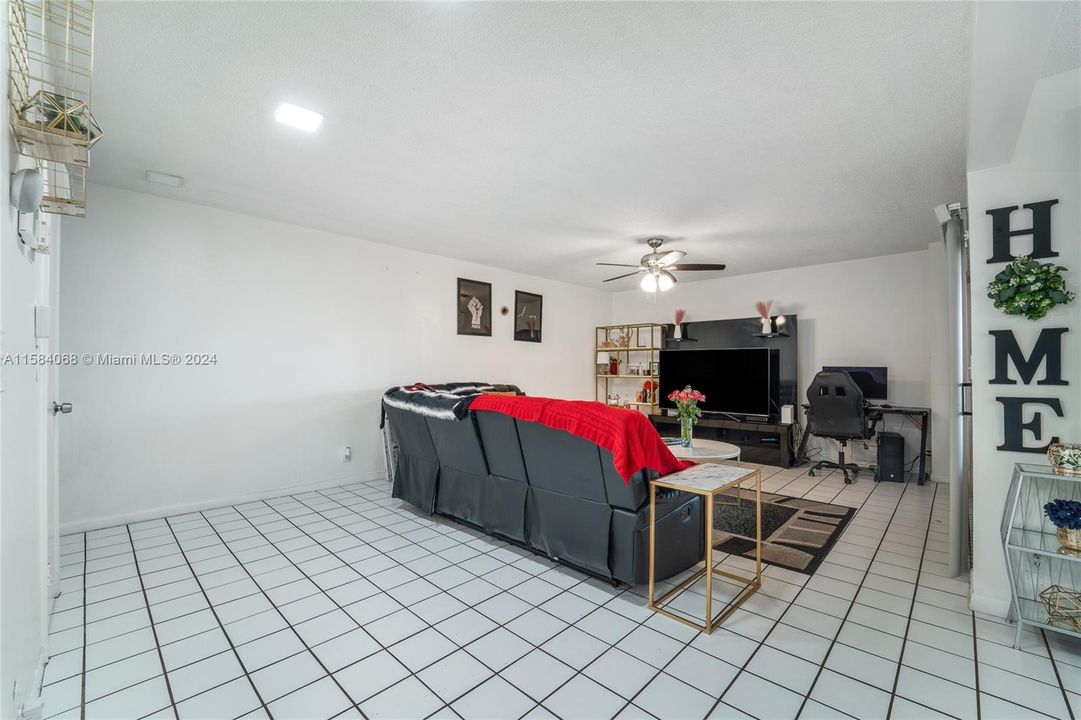 For Sale: $385,000 (3 beds, 2 baths, 1604 Square Feet)