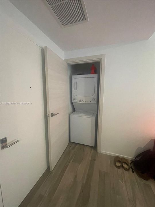 Recently Rented: $4,200 (1 beds, 2 baths, 866 Square Feet)