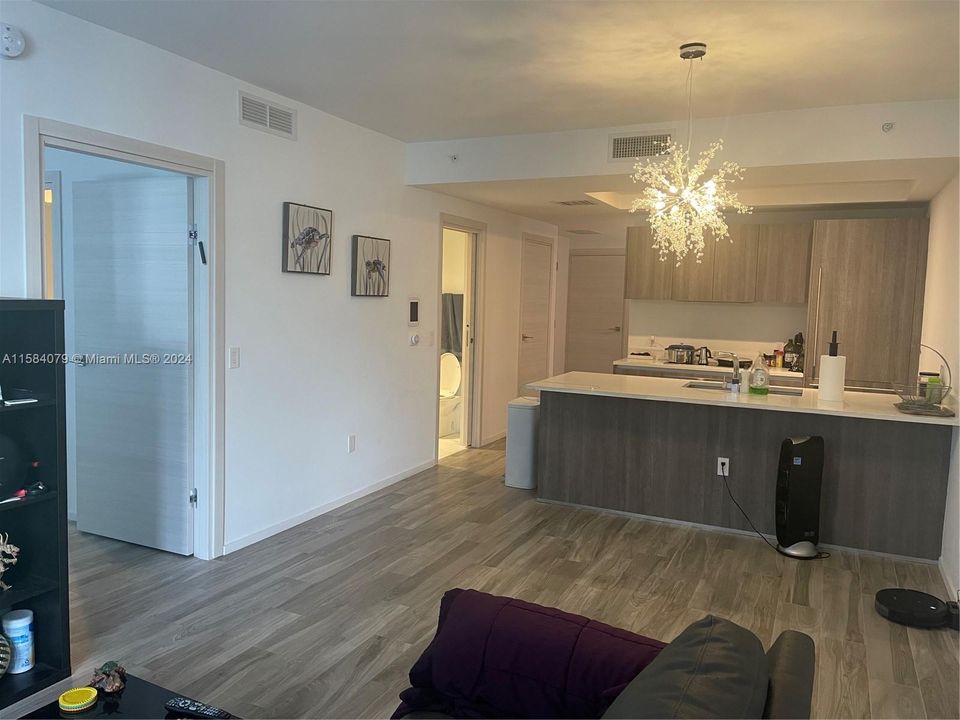 Recently Rented: $4,200 (1 beds, 2 baths, 866 Square Feet)