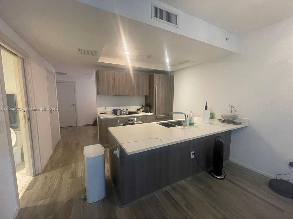 Recently Rented: $4,200 (1 beds, 2 baths, 866 Square Feet)