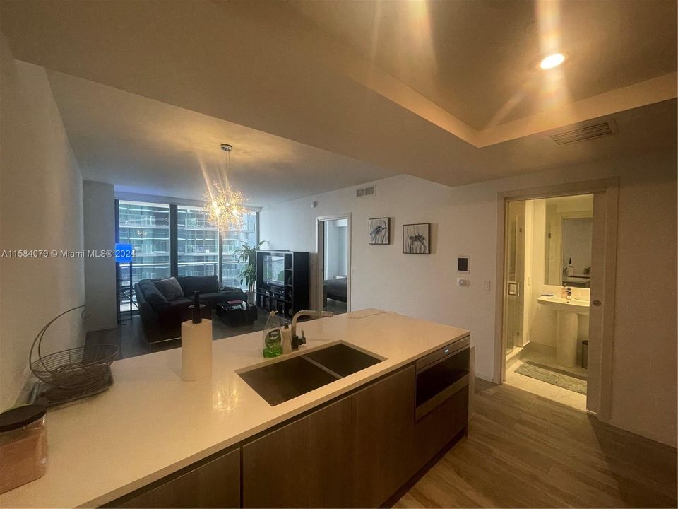 Recently Rented: $4,200 (1 beds, 2 baths, 866 Square Feet)