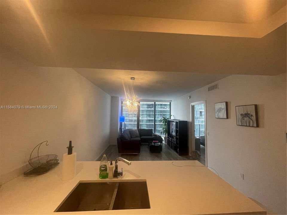 Recently Rented: $4,200 (1 beds, 2 baths, 866 Square Feet)