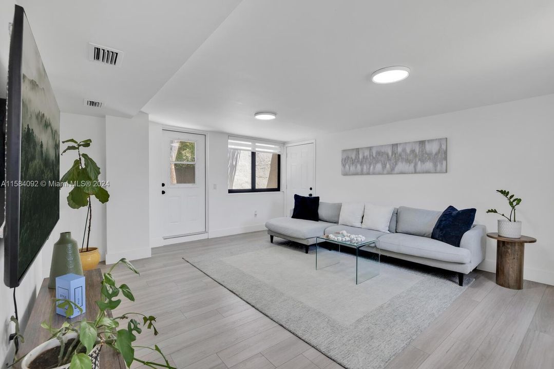 Active With Contract: $775,000 (4 beds, 2 baths, 1631 Square Feet)